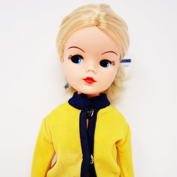 Vintage 1980s Pedigree Sindy Doll Sindy 033055X + 1979 70s Keep Fit (Sports Girl) Outfit & Yellow Trainers Pretty Blonde Hair Red Lips